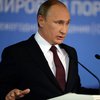 Путин назвал себя голубем и помахал руками