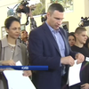 Віталій Кличко у Києві проголосував з братом та дружиною