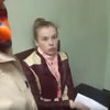 В Житомире 20-летняя нарушительница шантажировала стриптизом на участке (видео)