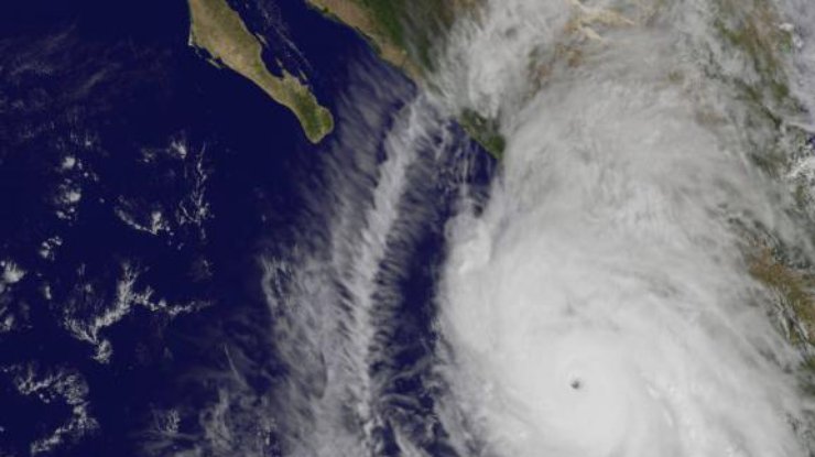 В Мексике бушует сильнейший в истории ураган