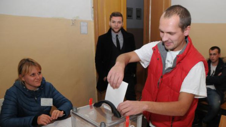 Выборы в Украине завершились низкой явкой и скандалами на участках. Фото ukrafoto