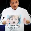Евродепутата наказали за футболку с Меркель в образе Гитлера (видео)