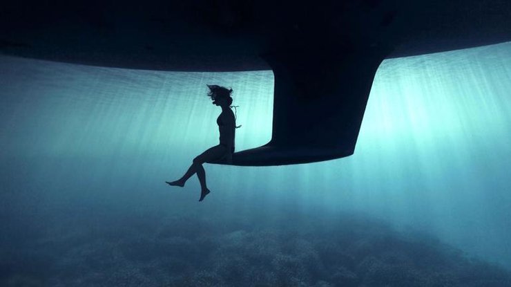 Серия снимков под водой. Фотограф Энрик Женер 