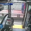 Водій автобуса в Китаї врятував самогубцю
