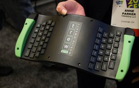 TrewGrip. Клавиатура для планшетов и смартфонов с ужасным дизайном и неудобной формой. Требует долгого привыкания. 