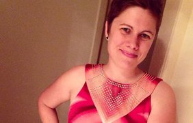 Соцсети обсуждают платье женщины из Австралии. Фото School Mum 