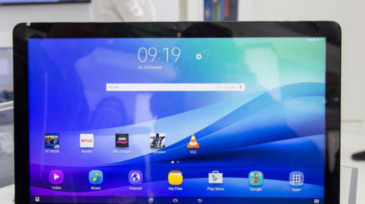 В Samsung представили планшет с дисплеем 18,4 дюйма