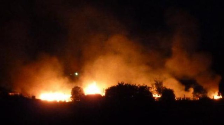 На данный момент пожар в Сватово стараются локализировать