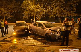 В Николаеве пьяный военный разбил машину с беременной