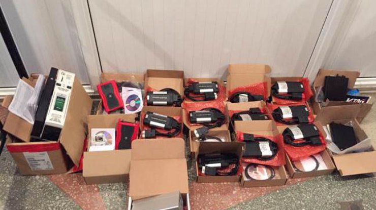 СБУ изъяла военные товары, которые отправляли в Росси. Фото пресс-служба СБУ