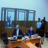 Надежда Савченко с пакетом на голове явилась в суд (фото)