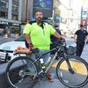 Толстяк-неудачник на велосипеде стал героем США (фото)