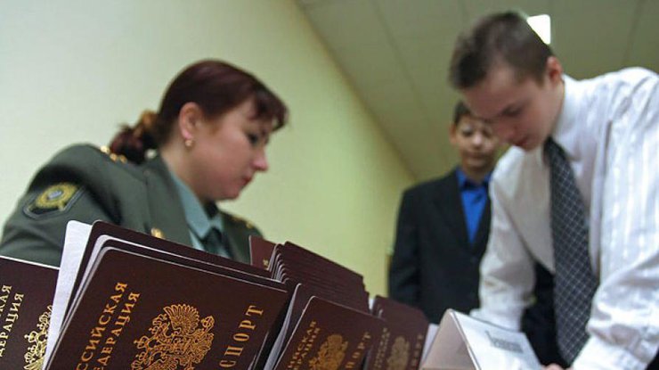 Российские паспорта считают вынужденной необходимостью