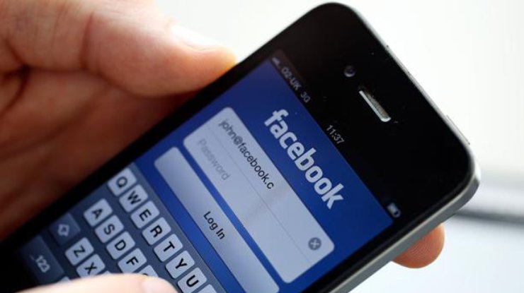 Номер телефона подтягивается, когда первый раз запускается приложение Facebook Messenger