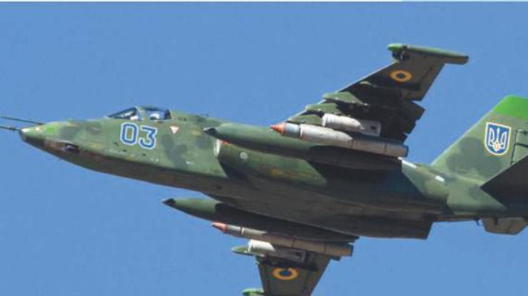 Под Запорожьем разбился военный самолет Су-25