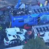 Автобус с туристами в США протаранил 5 автомобилей (видео)