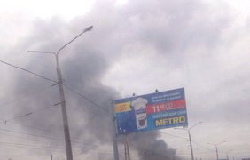 Харьков затянуло дымом от сильного пожара на рынке