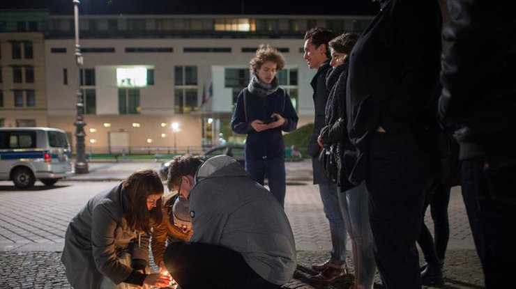 Число погибших во время терактов в Париже уже превысило 150 человек.