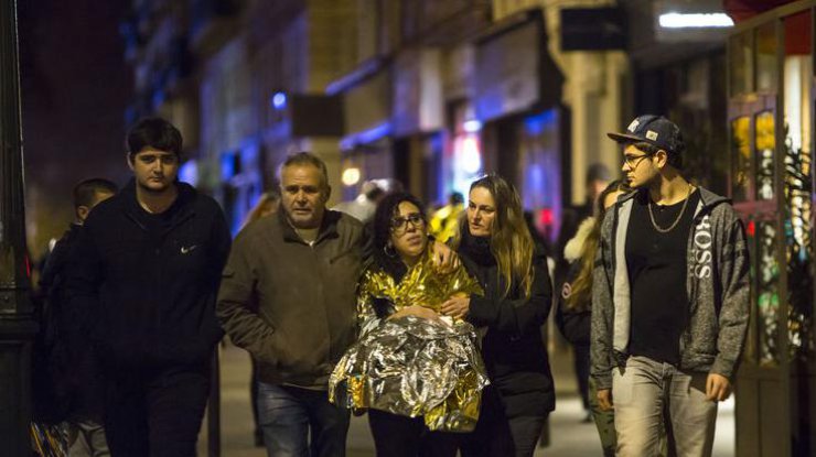 Пострадавшие в результате терактов 13 ноября во Франции. Corentin Fohlen / Divergence pour "Le Monde"