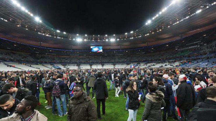 Трое человек погибли на стадионе "Стад де Франс"