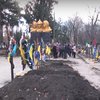 В Сумах раздавили бульдозером могилы героев АТО (видео)