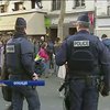 Теракти в Парижі: поліція розшукує вибухотехніка нападників  