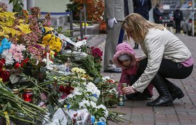 Мир скорбит по жертвам терактов в Париже