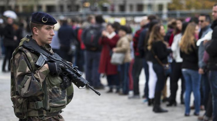 В Париже повысили меры безопасности после серии терактов