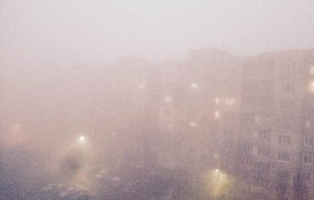 В Киеве из-за тумана жители вспоминают ужастики Кинга. Фото fakty.ictv.ua