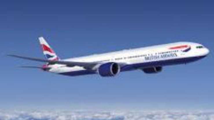 Пассажирка самолета авиакомпании British Airways пыталась открыть двери лайнера во время полета. 
