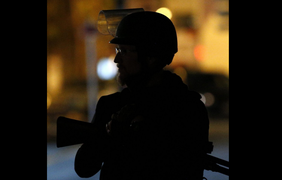 Полиция штурмует квартиру на севере Парижа