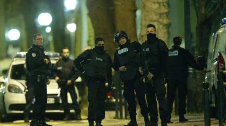 Париж содрогнулся от мощнейших взрывов и стрельбы