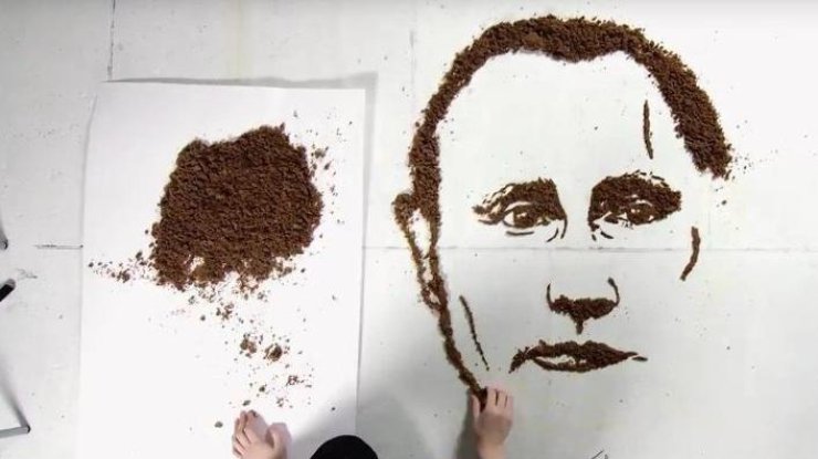 Портрет создан из хлеба и крошек.