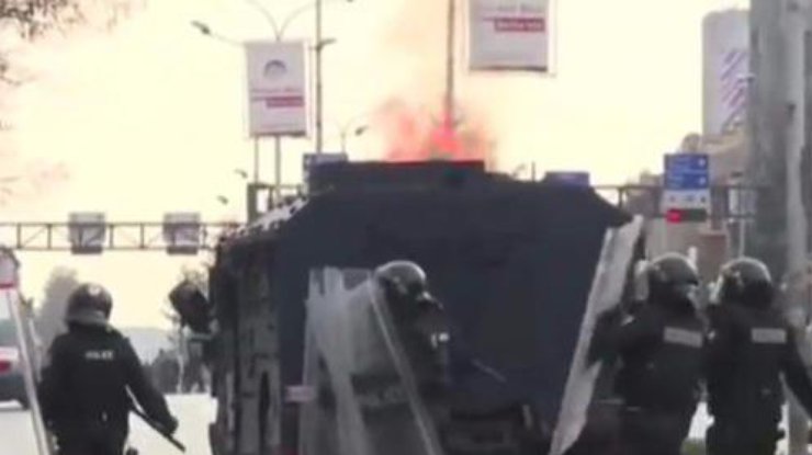 В Косово применили газ и бронетехнику против демонстрантов