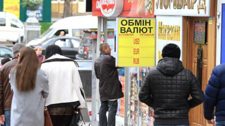 В Украине спрос на валюту значительно превышает предложение