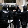 Полиция Франции проводит обыски в пригороде Парижа