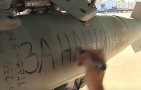 Россияне оставили послания на бомбах для ИГИЛ (видео)