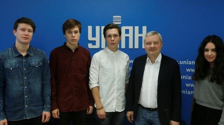 Игорь Янковский с молодыми режиссерами.