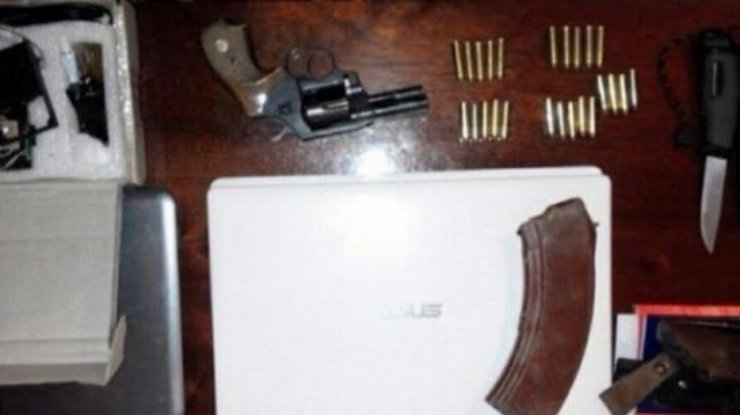 Оружие террориста ИГИЛ, которое обнаружили при обыске