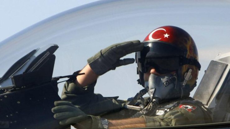 Пилоты Турции предупредили Су-24. Фото из врхива