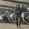Мариуполь защищают от танков противника с гранатами в руках (видео)