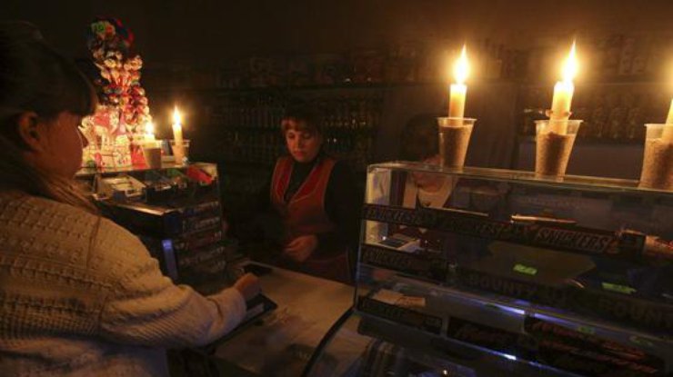 Активисты блокады Крыма считают свечи и генераторы, провезенные на полуостров