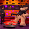 Бенедикт Камбербэтч избивал медведя и подражал выдрам (фото, видео)