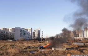 Скандалист Стас Барецкий сжег свой BMW. Фото fontanka.ru