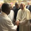 Папа Римський провідав хворих дітей в Африці 