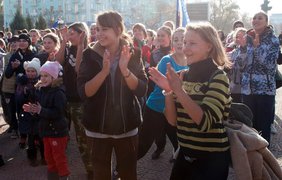 В Луганске детей согнали на День Единства. Фото Николая Сидорова
