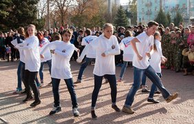 В Луганске детей согнали на "День Единства". Фото Николая Сидорова