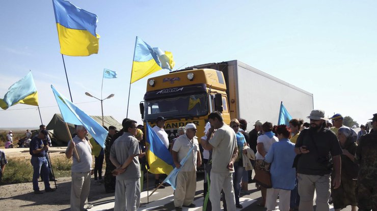 В Крым могут пропустить фуры в обмен на заключенных