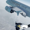 В небе Дубая сорвиголовы устроили гонки с Аэробусом (видео)