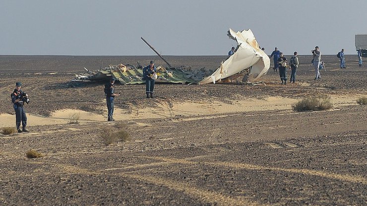 Песков резко раскритиковал версии о причинах крушения самолета